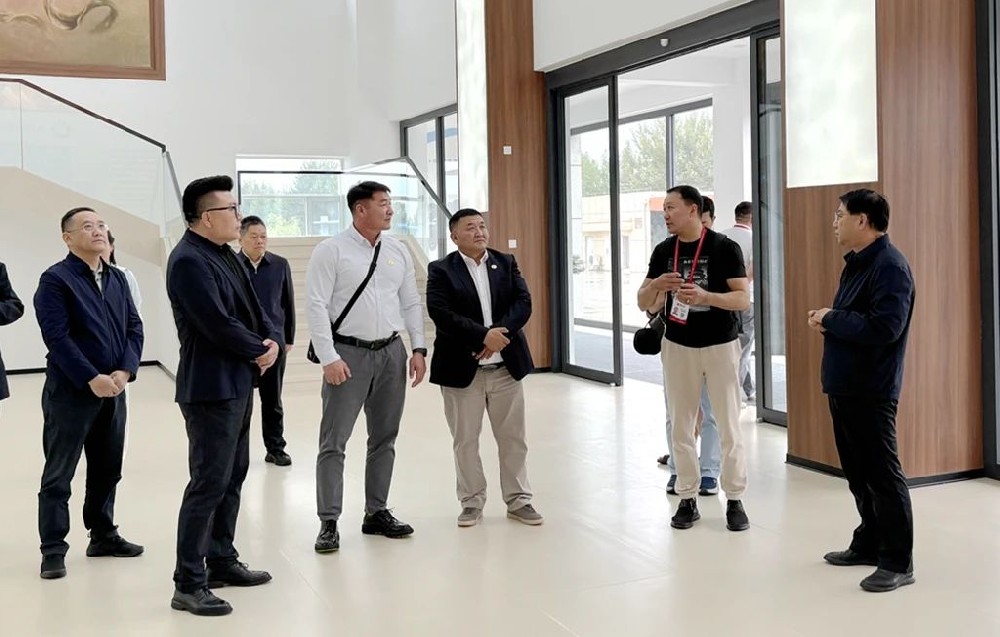 蒙古國戈壁阿爾泰省省長欽巴特到甘肅傳祁甘味乳業考察交流