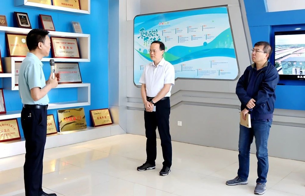 中華職業教育社副總干事彭嶺果一行到甘肅前進集團調研