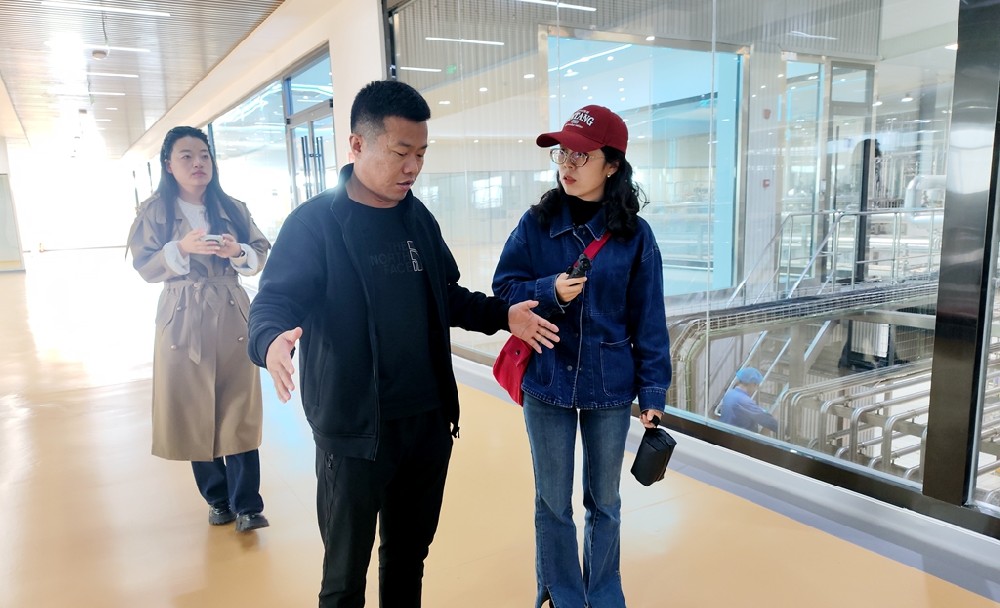 甘肅工人報記者到甘肅傳祁甘味乳業采訪